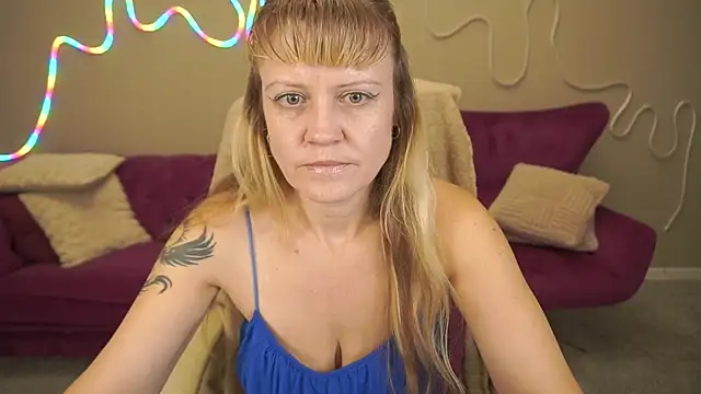 BellaLaPetit online show from 09-23-25, 03:52