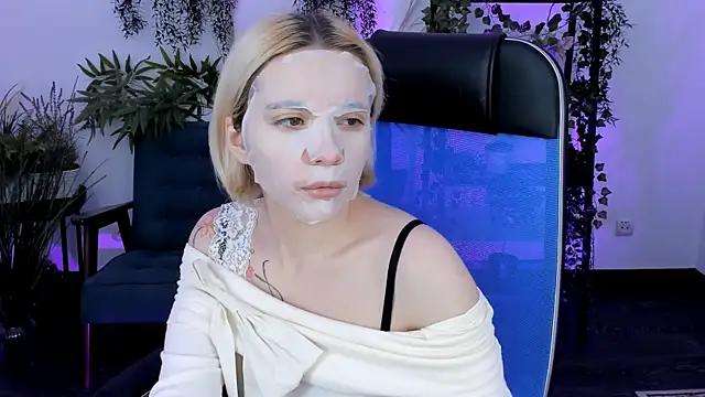 AuroraWrenfield online show from 12-05-25, 04:44