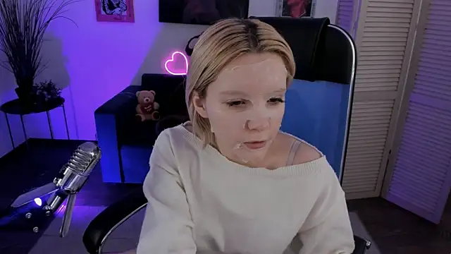 AuroraWrenfield online show from 01-13-26, 10:08