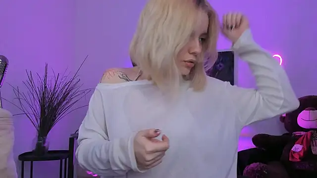 AuroraWrenfield online show from 04-01-26, 01:30