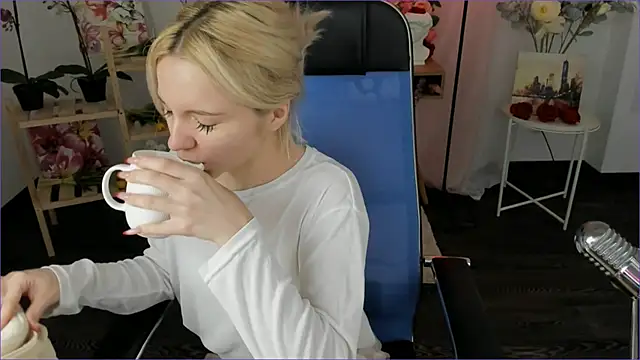 AuroraWrenfield online show from 01-06-26, 12:36