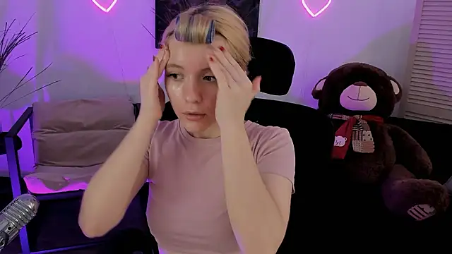 AuroraWrenfield online show from 03-16-26, 04:20