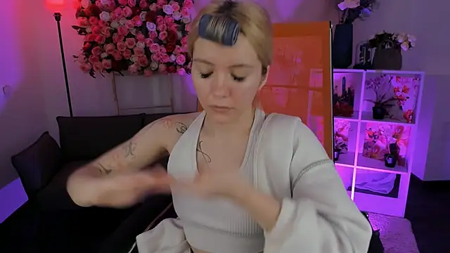 AuroraWrenfield online show from 03-18-26, 01:31