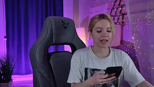 AuroraWrenfield online show from 03-23-26, 02:11