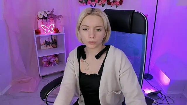 AuroraWrenfield online show from 11-11-25, 04:29