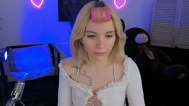 AuroraWrenfield online show from 04-02-26, 04:30