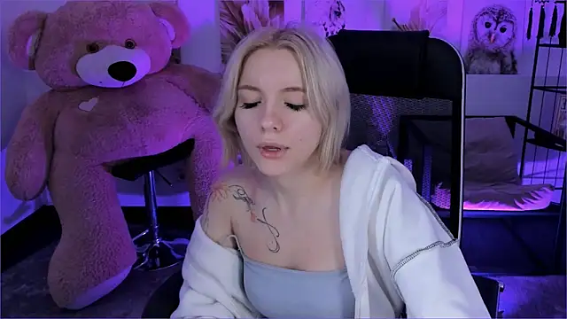 AuroraWrenfield online show from 12-17-25, 12:26