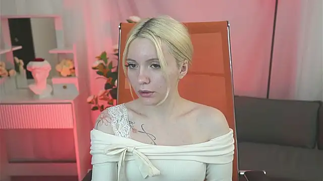 Snapshot of AuroraWrenfield chatting on 05-13-26, 01:34 AuroraWrenfield online show from 05-13-26, 01:34