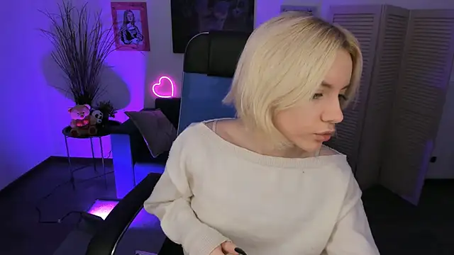 AuroraWrenfield online show from 11-26-25, 04:23