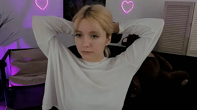 AuroraWrenfield online show from 03-12-26, 10:08