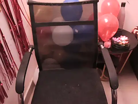 lovepihuu online show from 10-14-25, 04:57