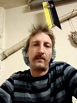 Snapshot of KokosMartin chatting on 10-28-25, 09:47 KokosMartin online show from 10-28-25, 09:47