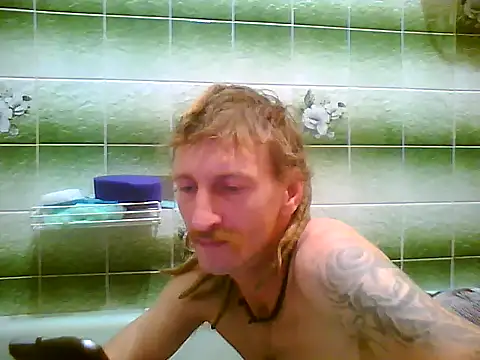 Snapshot of KokosMartin chatting on 09-28-25, 07:43 KokosMartin online show from 09-28-25, 07:43