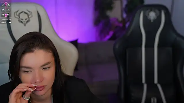 Goldie Flame online show from 11-17-25, 07:51