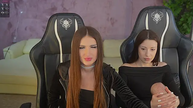 Snapshot of Goldie_Flame chatting on 11-06-25, 11:20 Goldie Flame online show from 11-06-25, 11:20