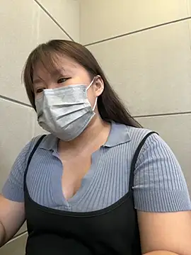 Snapshot of ariel_613 chatting on 10-18-25, 10:28 ariel 613 online show from 10-18-25, 10:28