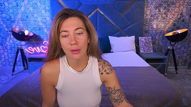 KateShanny online show from 11-06-25, 06:50