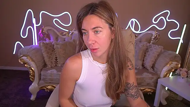 KateShanny online show from 10-12-25, 06:04