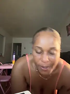 Snapshot of yummy0322 chatting on 09-24-25, 02:29 yummy0322 online show from 09-24-25, 02:29