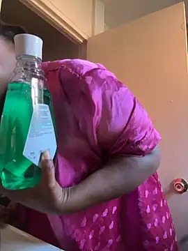 Snapshot of yummy0322 chatting on 10-05-25, 01:13 yummy0322 online show from 10-05-25, 01:13