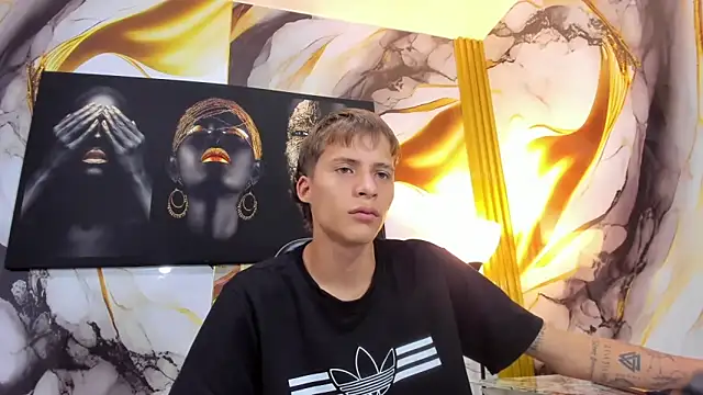 Snapshot of mono_blonde chatting on 05-30-26, 11:16 mono blonde online show from 05-30-26, 11:16