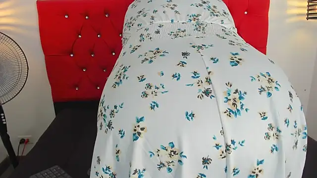 carolinacrus01 online show from 02-10-26, 04:06