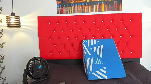 carolinacrus01 online show from 10-18-25, 04:53