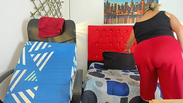 carolinacrus01 online show from 11-18-25, 05:16