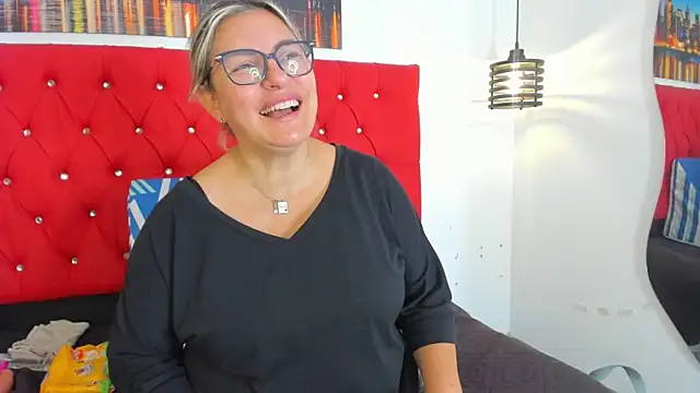 carolinacrus01 online show from 12-02-25, 04:09