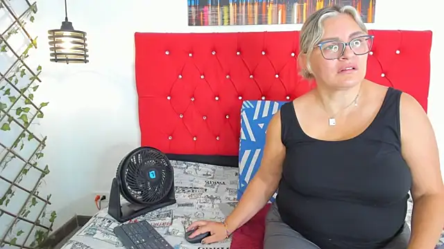 carolinacrus01 online show from 09-29-25, 01:50