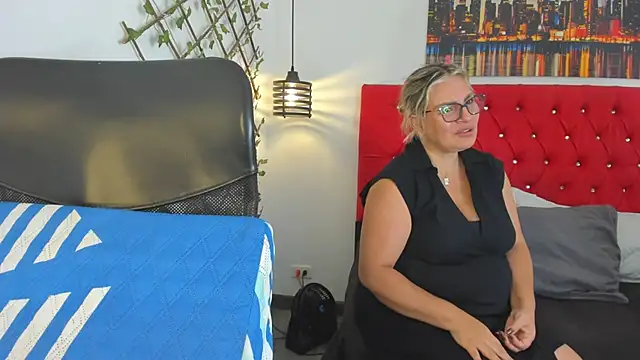 carolinacrus01 online show from 09-27-25, 05:30