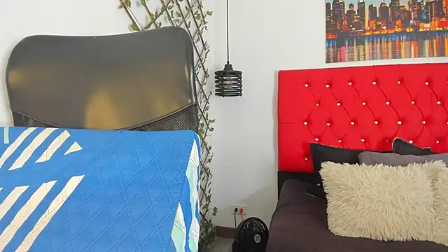 carolinacrus01 online show from 12-01-25, 03:13