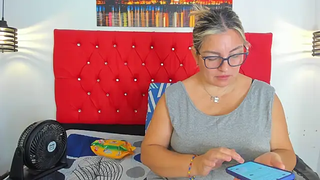 carolinacrus01 online show from 11-25-25, 03:34