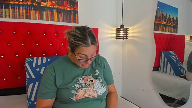 carolinacrus01 online show from 12-15-25, 04:35