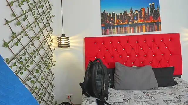 carolinacrus01 online show from 10-04-25, 03:46