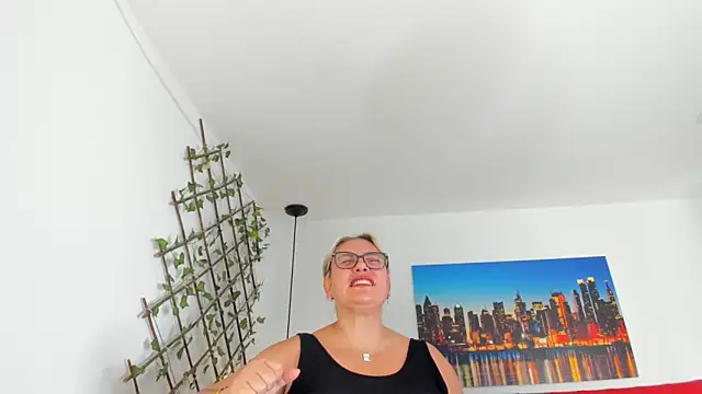 carolinacrus01 online show from 10-19-25, 03:04