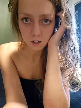 Snapshot of Eveline_Beauty_Kitty chatting on 10-03-25, 04:30 Eveline Beauty Kitty online show from 10-03-25, 04:30
