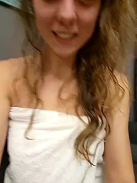 Snapshot of Eveline_Beauty_Kitty chatting on 10-07-25, 05:14 Eveline Beauty Kitty online show from 10-07-25, 05:14