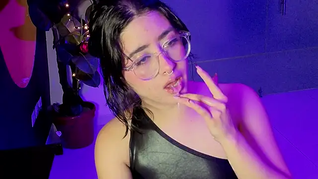 LiLLiAnderson online show from 12-17-25, 11:48