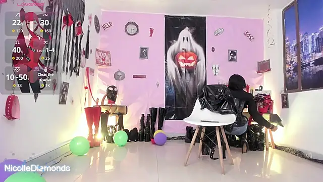 Snapshot of NicolleDiamonds_cg chatting on 10-10-25, 01:12 NicolleDiamonds cg online show from 10-10-25, 01:12
