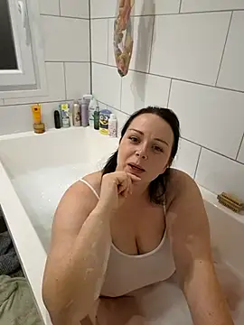 Snapshot of Chrissy_Christal chatting on 09-18-25, 06:00 Chrissy Christal online show from 09-18-25, 06:00