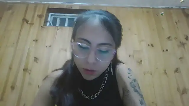 Roselingalvis13 online show from 10-15-25, 02:43