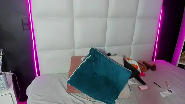 Snapshot of Gigi_duran chatting on 07-24-26, 05:58 Gigi duran online show from 07-24-26, 05:58