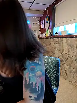 Snapshot of Ursulalane chatting on 10-06-25, 05:13 Ursulalane online show from 10-06-25, 05:13