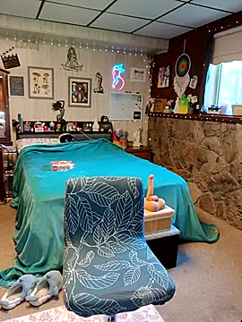 Snapshot of Ursulalane chatting on 10-15-25, 04:15 Ursulalane online show from 10-15-25, 04:15