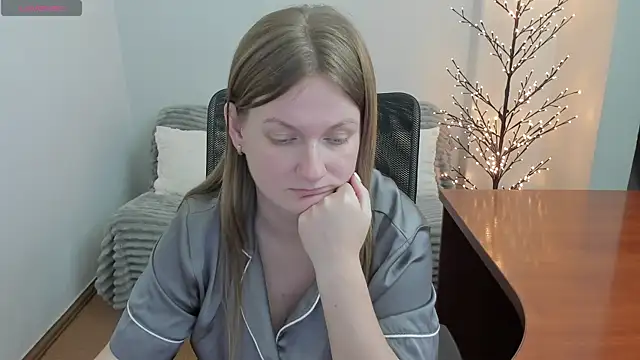 Alisha Skyes online show from 12-23-25, 04:23