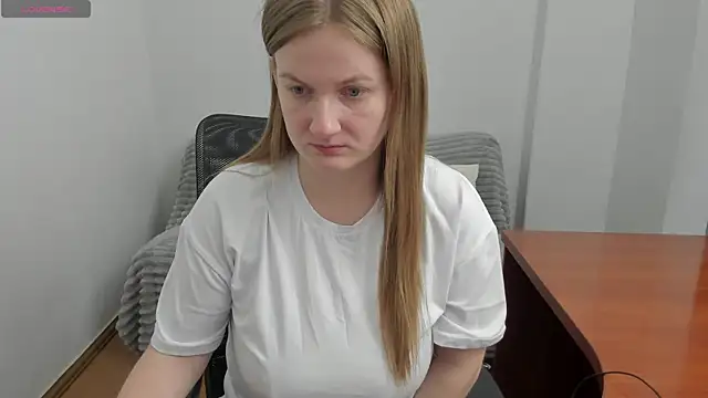 Snapshot of Alisha_Skyes chatting on 02-04-26, 08:48 Alisha Skyes online show from 02-04-26, 08:48