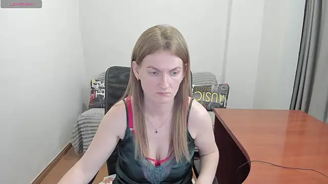 Snapshot of Alisha_Skyes chatting on 06-04-26, 06:01 Alisha Skyes online show from 06-04-26, 06:01
