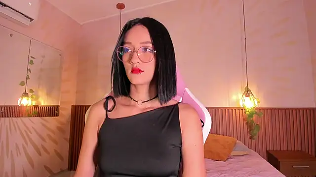 daphne courtis online show from 06-13-26, 03:04