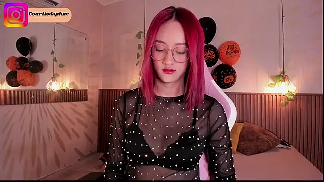 daphne courtis online show from 10-25-25, 03:17